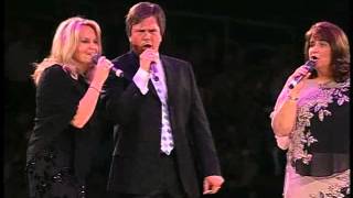 Karen Peck & New River.  Look What The Lord Has Done. 2004