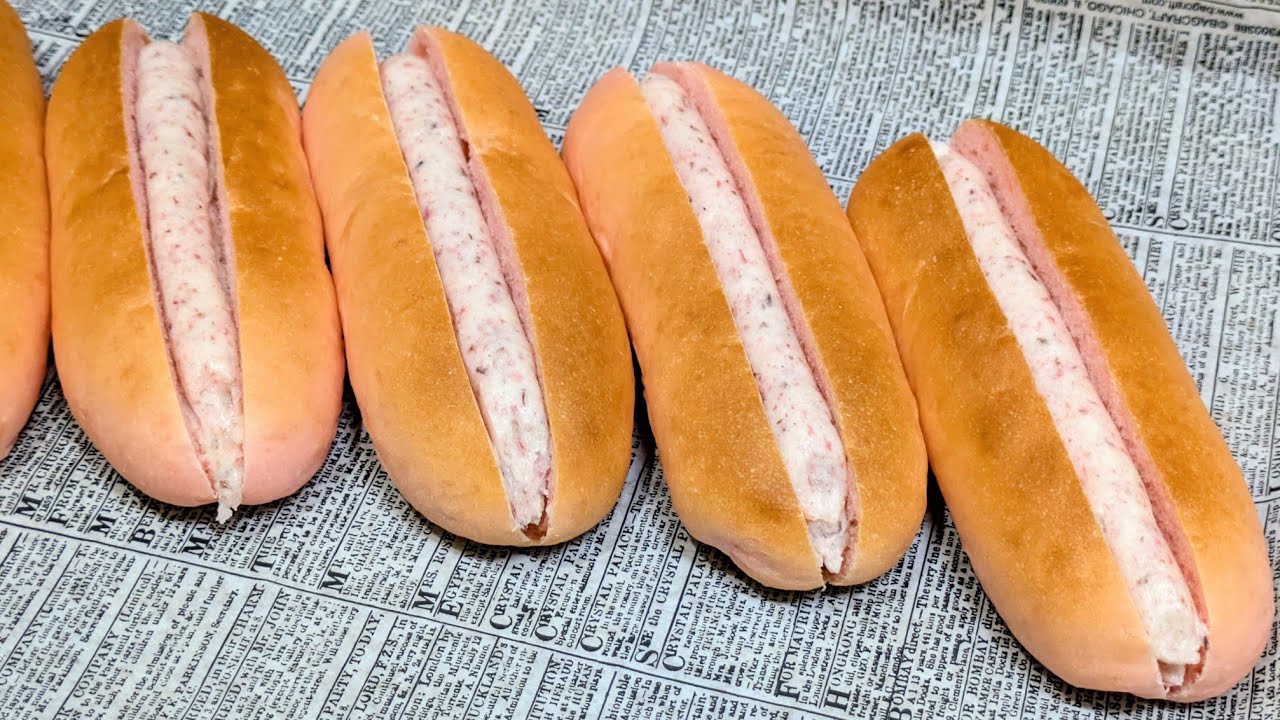 桜のいい香りと甘くて美味しい練乳クリームをたっぷりサンドしたパンを