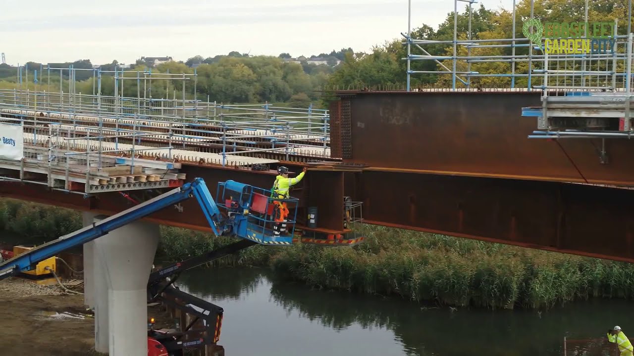 Springhead Bridge the final beam lift October 2019 - YouTube