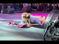 Gülben Ergen konserde düşme anı full video