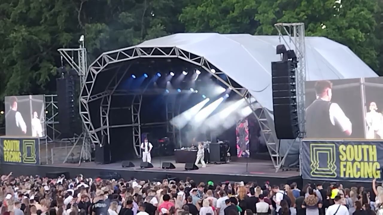 Sinead Harnett & James Vickery Performing "Pressure" Live @ South Facing Festival