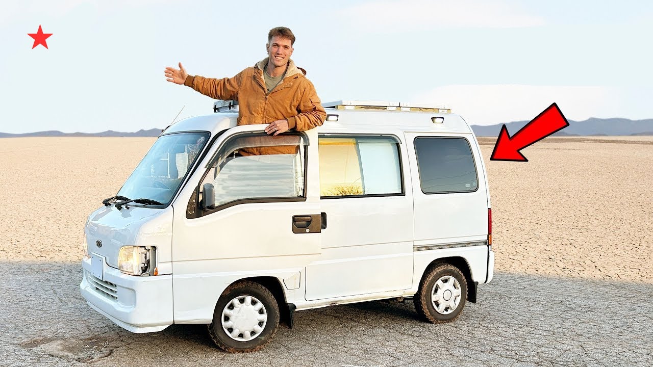 شاب يبني أصغر بيت متنقل في العالم بمفرده!