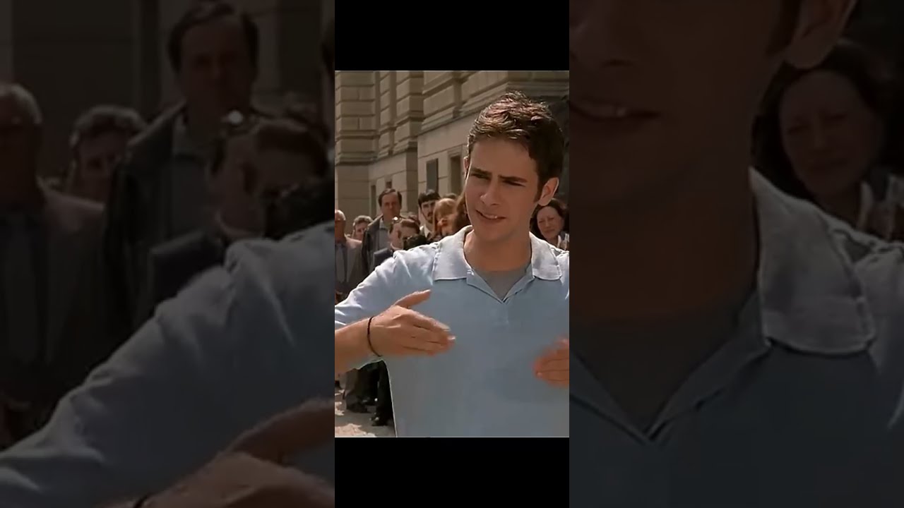 Школьник напрягает живого робота («Евротур» 2004) 