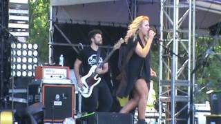 Clare Dunn -  Tuxedo @ Country USA 2017