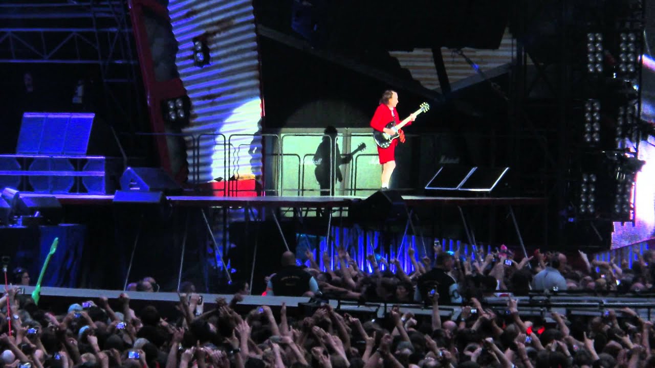 AC/DC Thunderstruck - Live at Wembley Stadium 2015 - YouTube