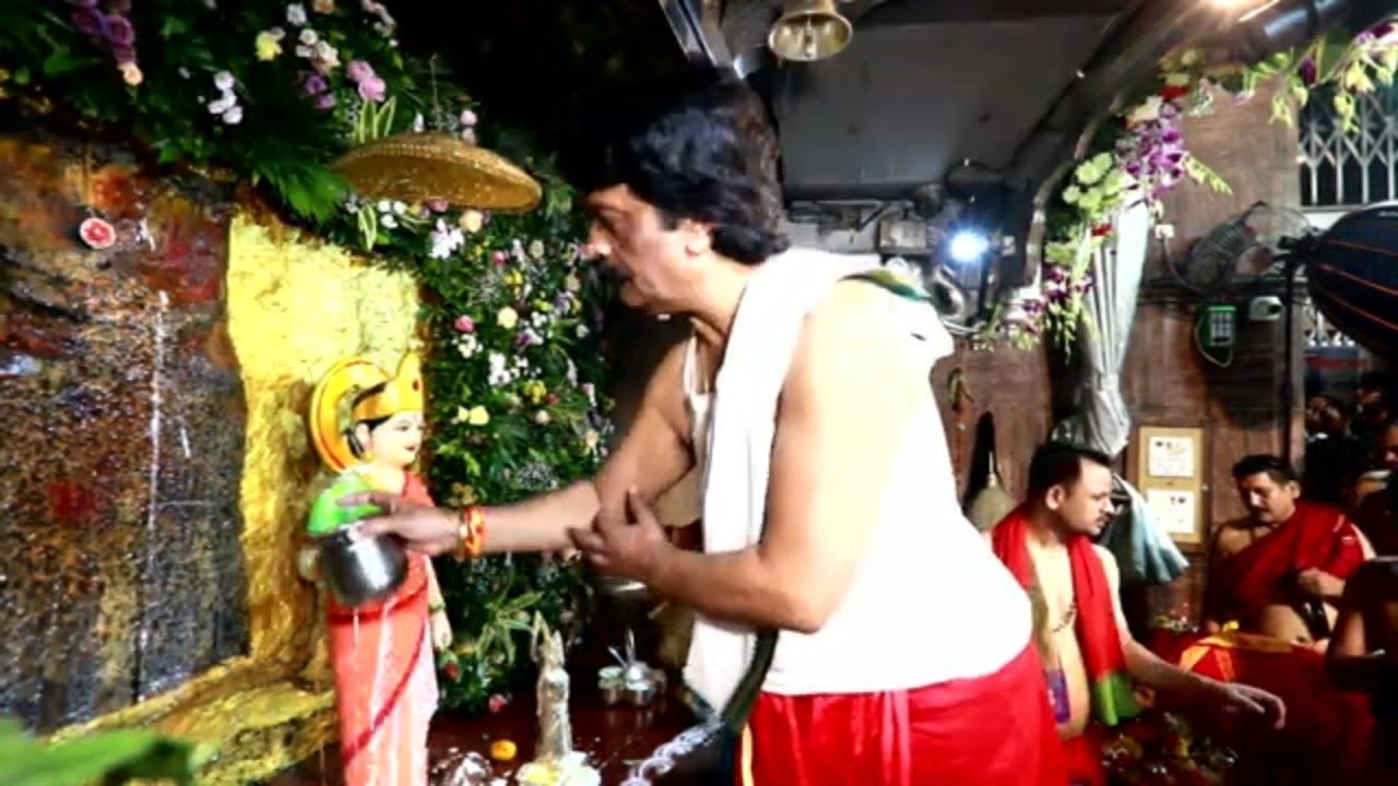 विजयादशमी (दसरा) , श्री जीवदानी मातेस पंचामृताचा महाभिषेक.