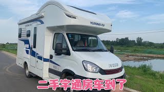 依维柯55万的准新房车，只行驶了1万公里，车主血亏10多万【初一玩房车】
