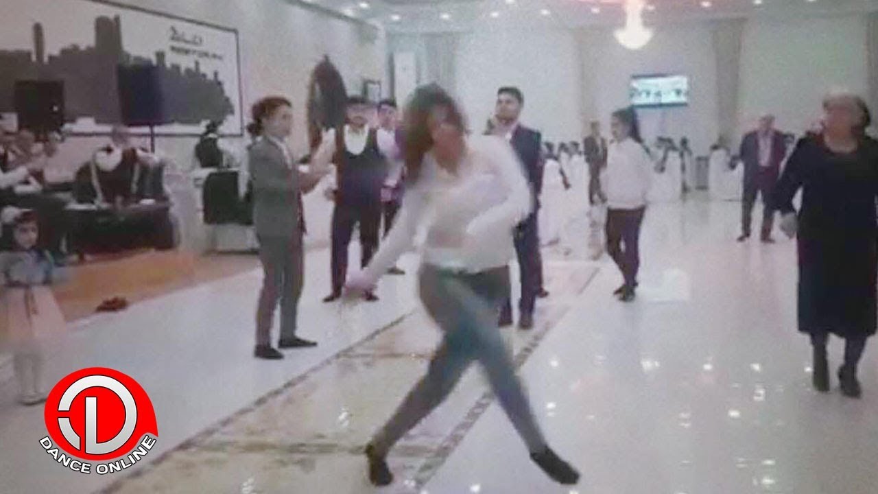 TOYDA QIZIN REQSİ OGLANLARA MEYDAN OXUYUR 2018 (HD) dance monkey