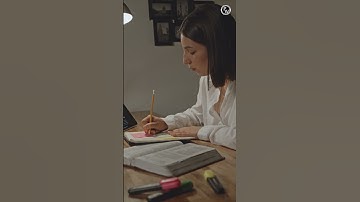 Should We Follow Reading Books?🧐 #Shorts #PhysicsWallah