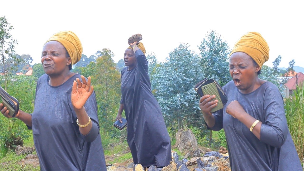 TUMUSANZE ARI GUSENGERA ABANTU BAMUHAMAGAYE BAMUSABA NGO ABASENGERE: UMUHANUZI NYIRAKARIRE BEATRICE