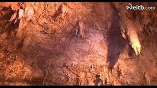 La cueva de Pozalagua, a rebosar de visitantes estos días