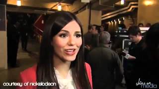Taylor Swift, Selena Gomez, Victoria Justice & More Interviews Backstage & Red Carpet - 2012 KCA
