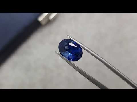 Синий сапфир цвета Royal Blue 6,42 карата в огранке овал, Шри-Ланка Видео  № 1