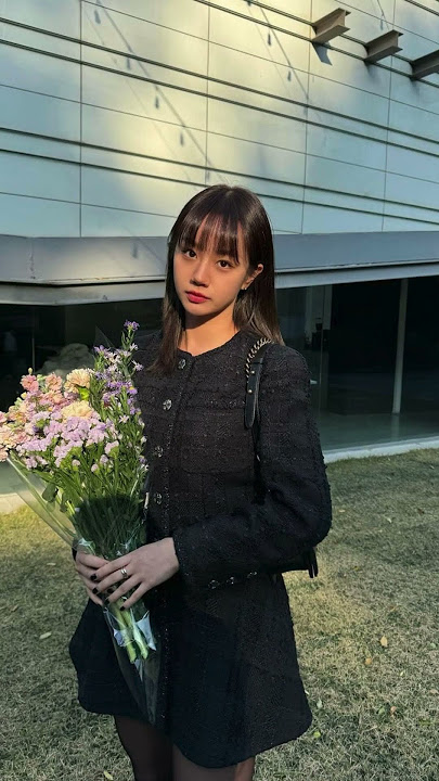 Girl's Day members reunite at Sojin's wedding with Lee Dong Ha