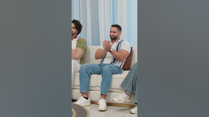 وليد يغني وسط تصفيق حار من اصدقائه