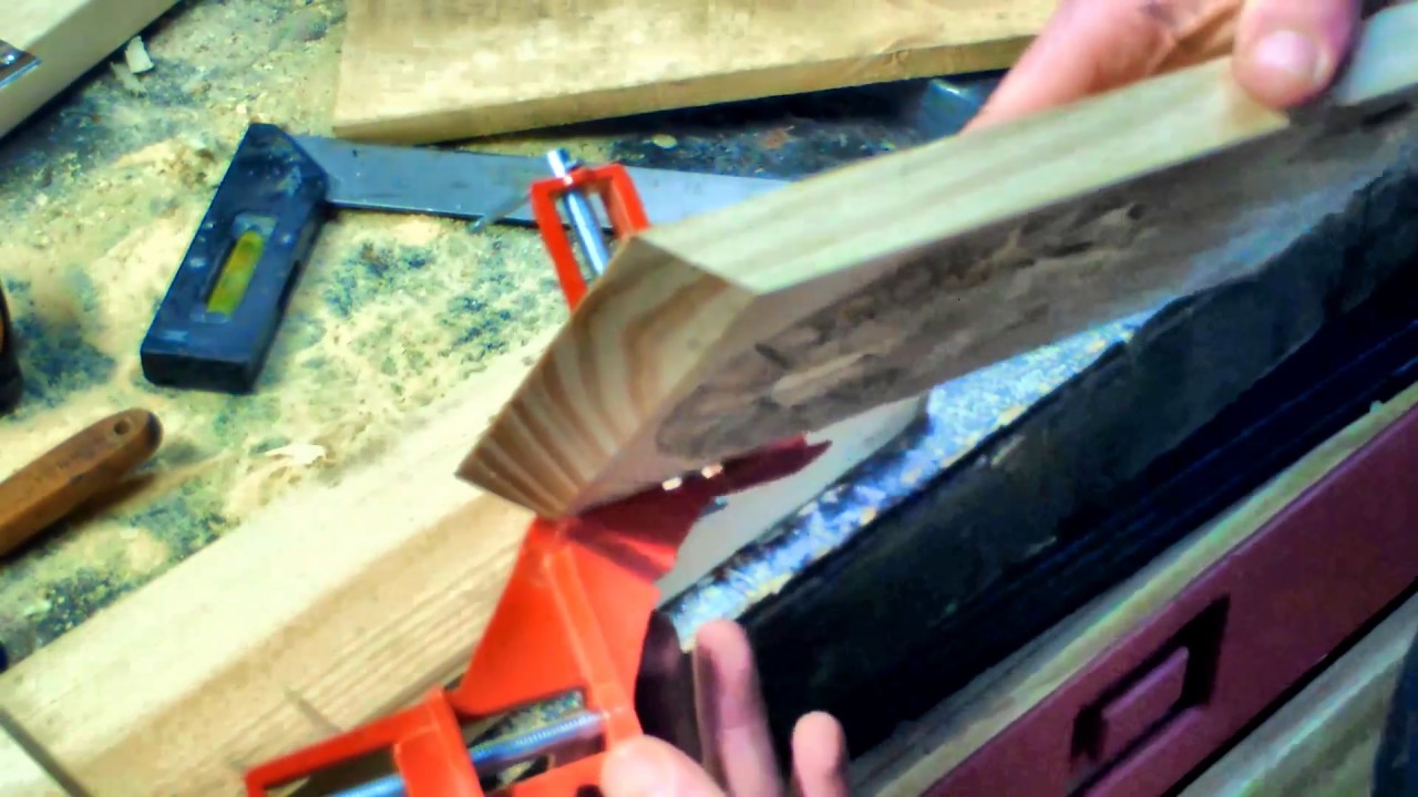 Wet Wood - DIY Pallet Computer Desk 