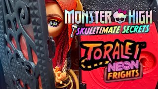 Monster High Skulltimate Secrets Neon Frights - Toralei Stripe