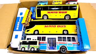 箱にバスのミニカーを集めました。チェックして坂道を走行テストします。