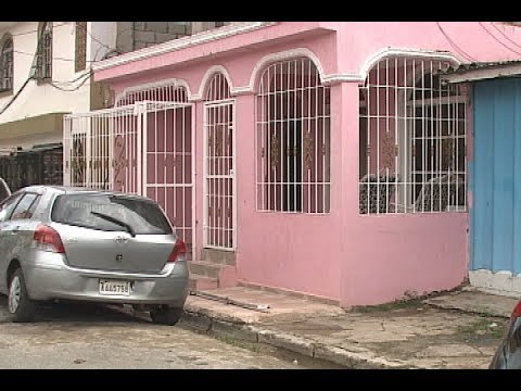 Atracan a una familia dentro de su vivienda en Los Mina