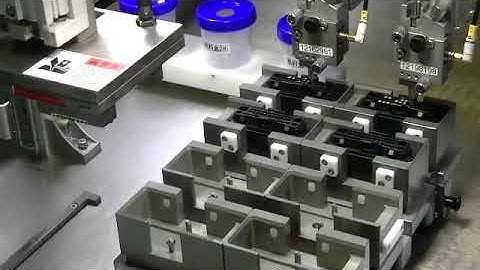 Seal plug insertion machine for connector