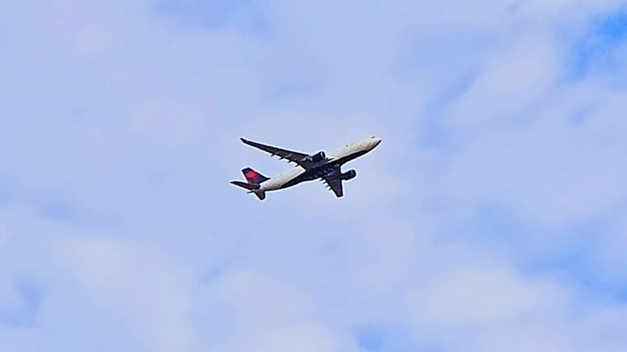 *Reverse Ops* Delta Airbus A330-200 takeoff in San Diego - YouTube