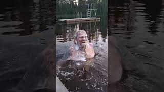 SWEDEN SUMMER 2026 - Årets första dopp och en ledig dag i Runemo - Rockpastorn Pontus J. Back