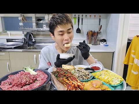 꽃돼지 육회 육사시미 파김치 분홍소세지 <strong>두부부침</strong> 계란말이 새송이버섯 한식먹방[korean food]mukbang Eating show 吃播