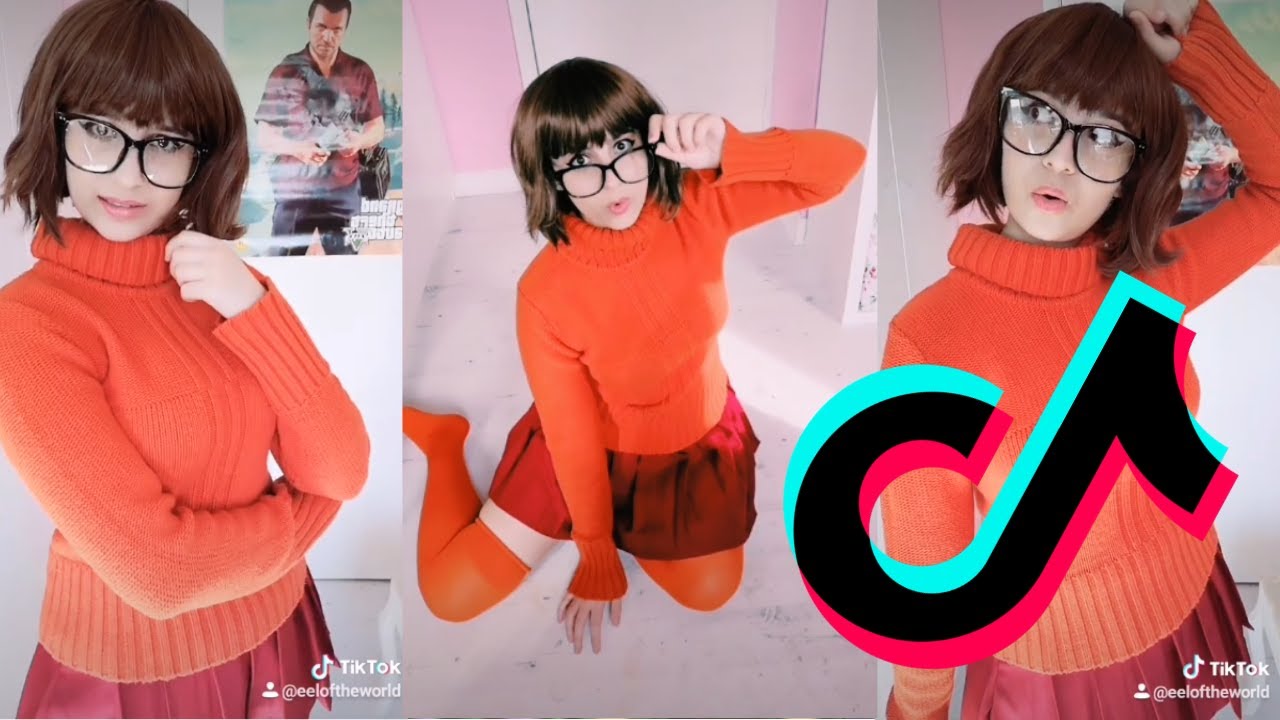 Do you prefer Velma left or right? 🧡🧡 #velma #cosplay