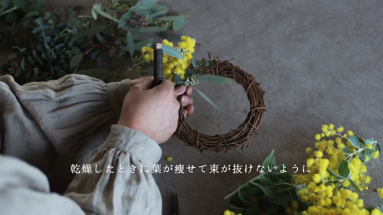 How to make a wreath 〜春のミモザとユーカリのリース - YouTube