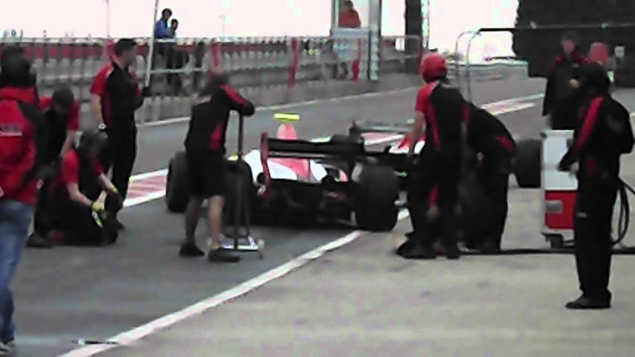Robin Frijns Fortec motorsport renault 3.5 pitstop at snetterton