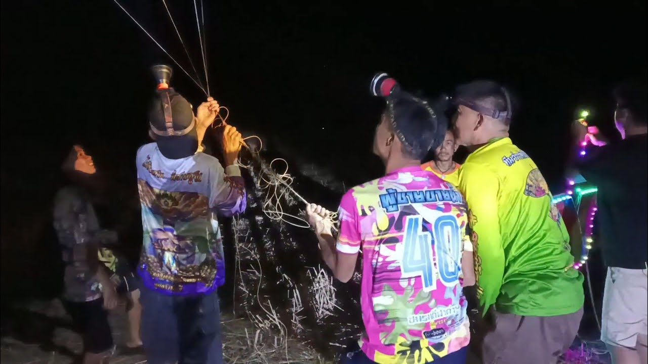 นาทีระทึก งานมิตติ้งเกิดเหตุว่าวเกี่ยวกันชุลมุนกันอย่างหนัก