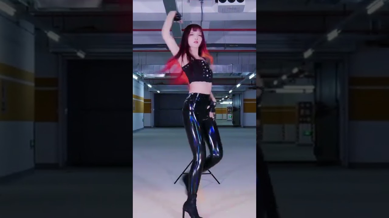 Pretty girl in shiny leggings dancing vinyl and leather美女皮裤热舞1 YouTube