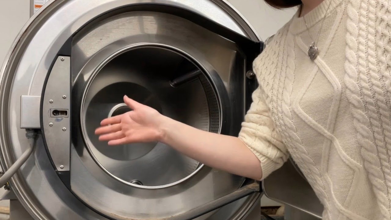 Washing Surplus with a Girl ASMR