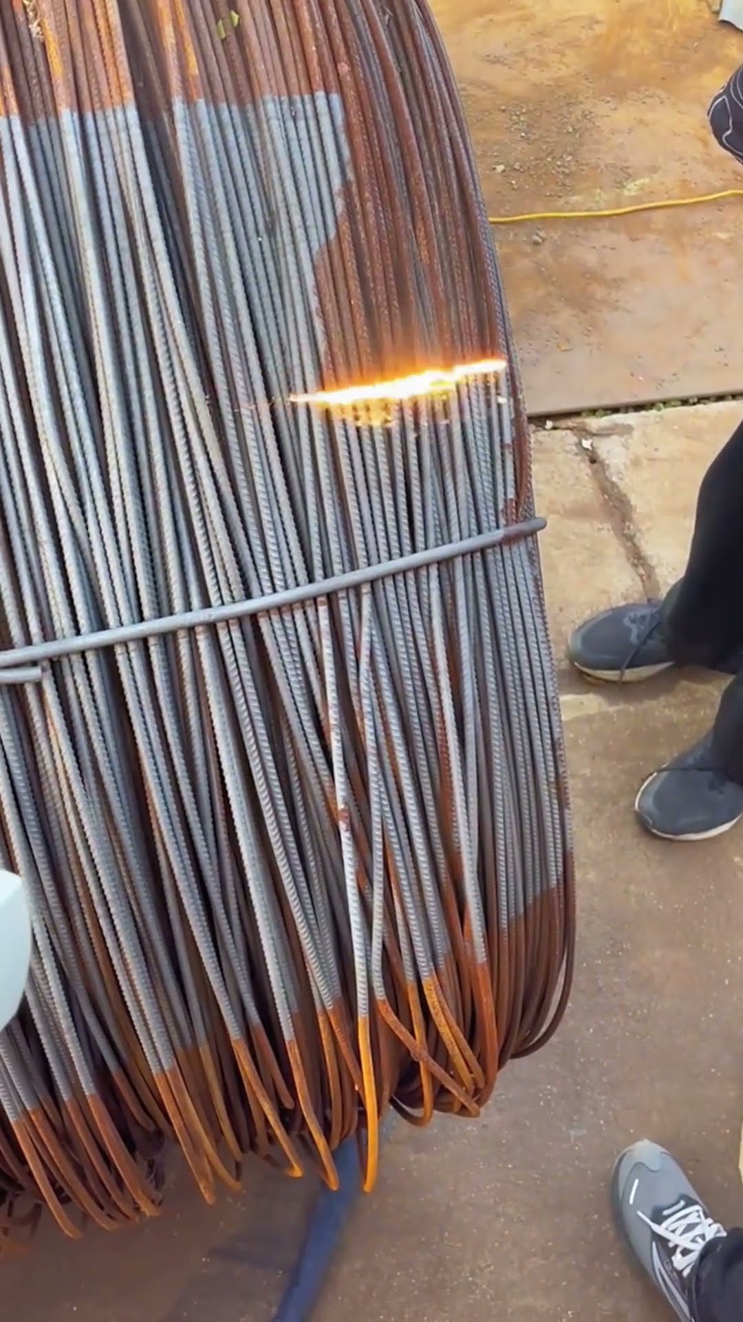 Laser rust removal process of rebar- Good tools and machinery make work easy