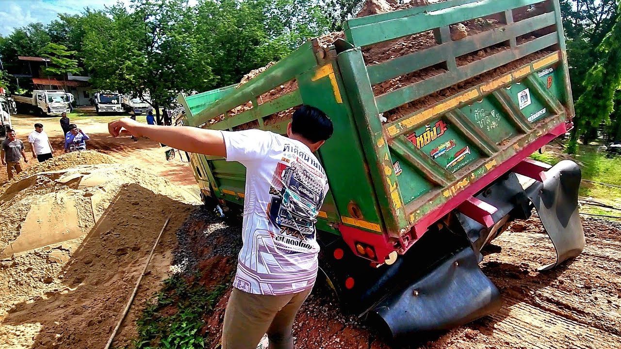 ดีน่ะไม่คว่ำพระคุ้มครองจริงๆ Dump Truck