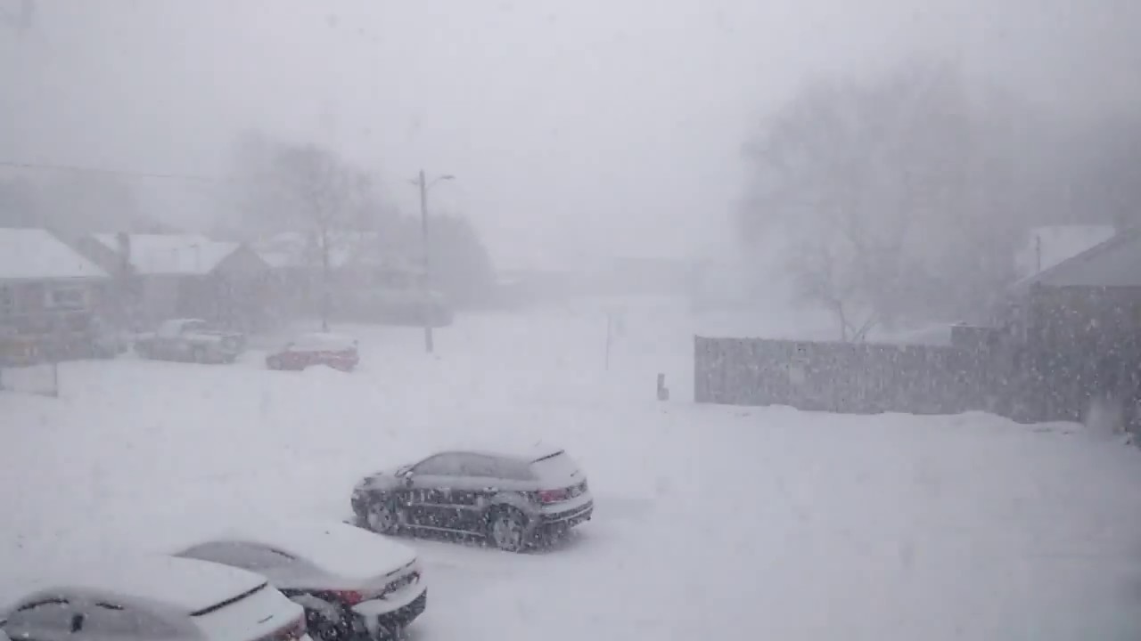 Heavy Snow at London, Canada too low temperature 11 °C & feelslike