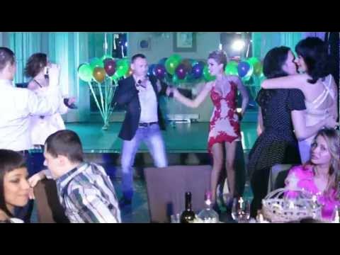 Jinsiy olatni organayotgan erotik ayollar Yalangoch santexnik yashirin kameraga duch keladi