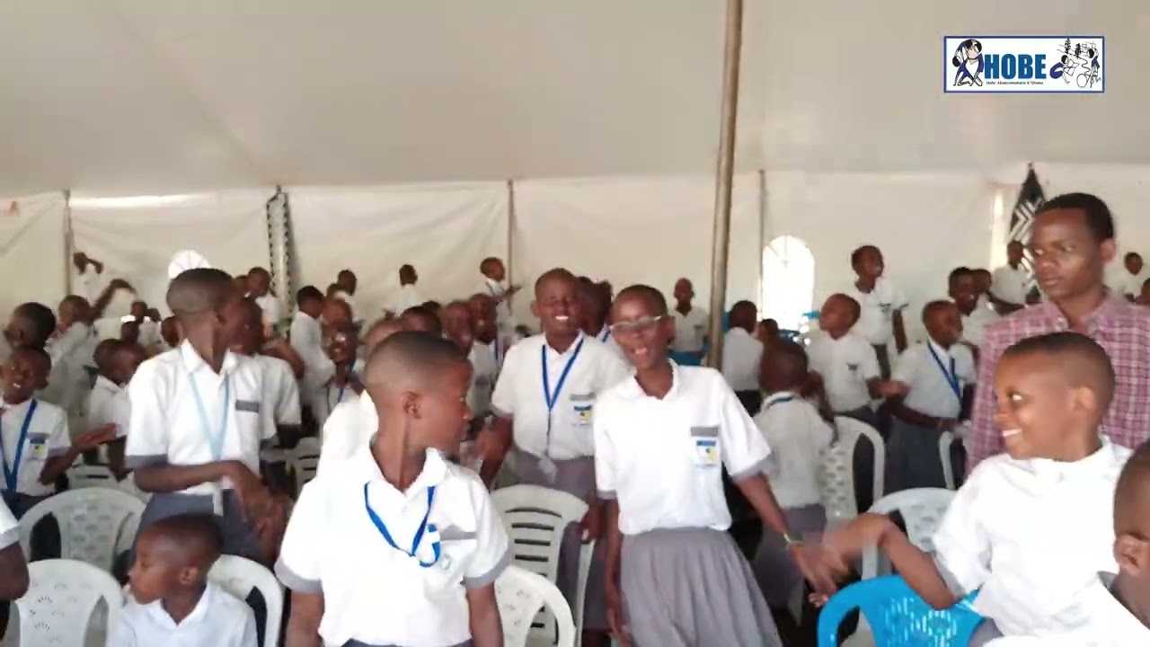 BAYI BAYI INGONA iyi ndirimbo yashyizwe mu majwi ya Bande Musicale, maze abana barayibyina karahava