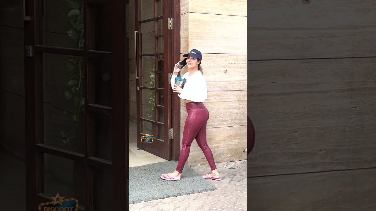 Malaika Arora Spotted in Bandra - Stunning Look! 