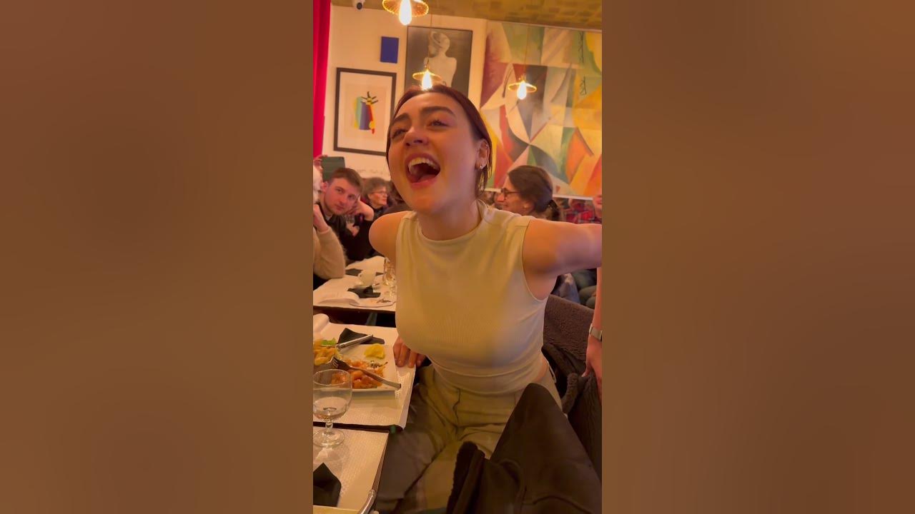 She starts singing BACK TO BLACK in a restaurant and sounds EXACTLY like Amy 😱 #backtoblack #amy