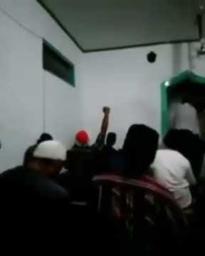 VIRAL!!. orang ini terlalu bersemangat dalam Sholat trawih sampai teriak teriak