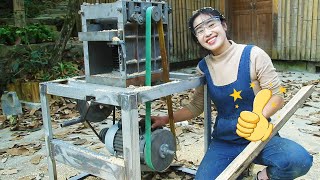 Genius Girl Helps Carpenter Uncle Repair PushThrow Machine, Change Too Practical