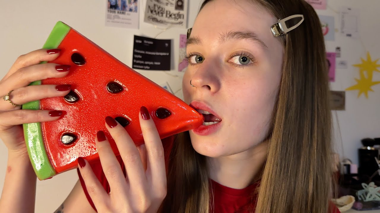 АСМР ЖЕВАНИЕ ОГРОМНОГО МАРМЕЛАДА [звуки рта и шёпот]