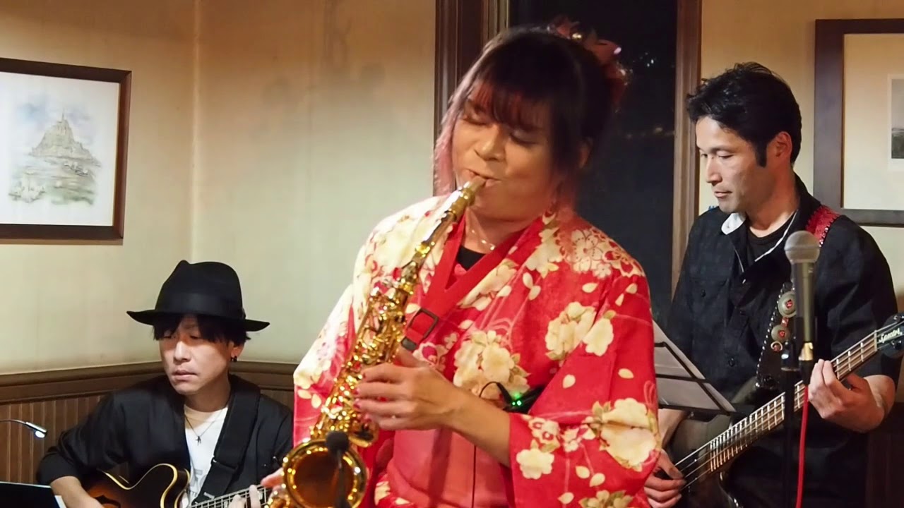 君の瞳に恋してる Sax/NASA - YouTube