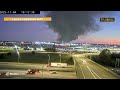 空港上空に大きな黒煙広がる　米ケンタッキー州で貨物機墜落、3人死亡