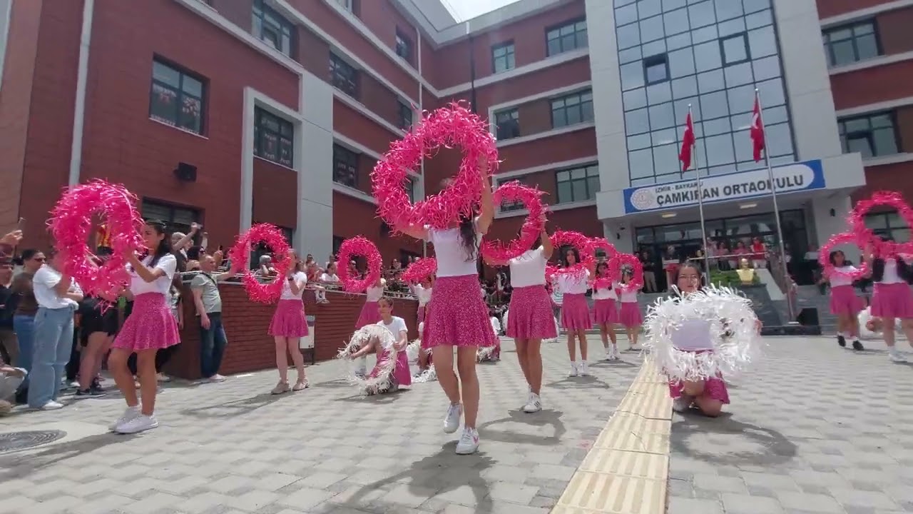 Ece 'nin 19 Mayıs gösterisi