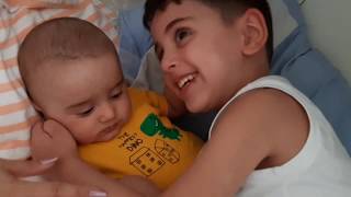 Efe Süt Burgeri Paylaşmak İstemedi. Yusuf Emir Süt Burgeri Çok Sevdi.