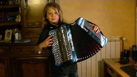 le petit vin blanc accordeon  jou par karen neuvil...