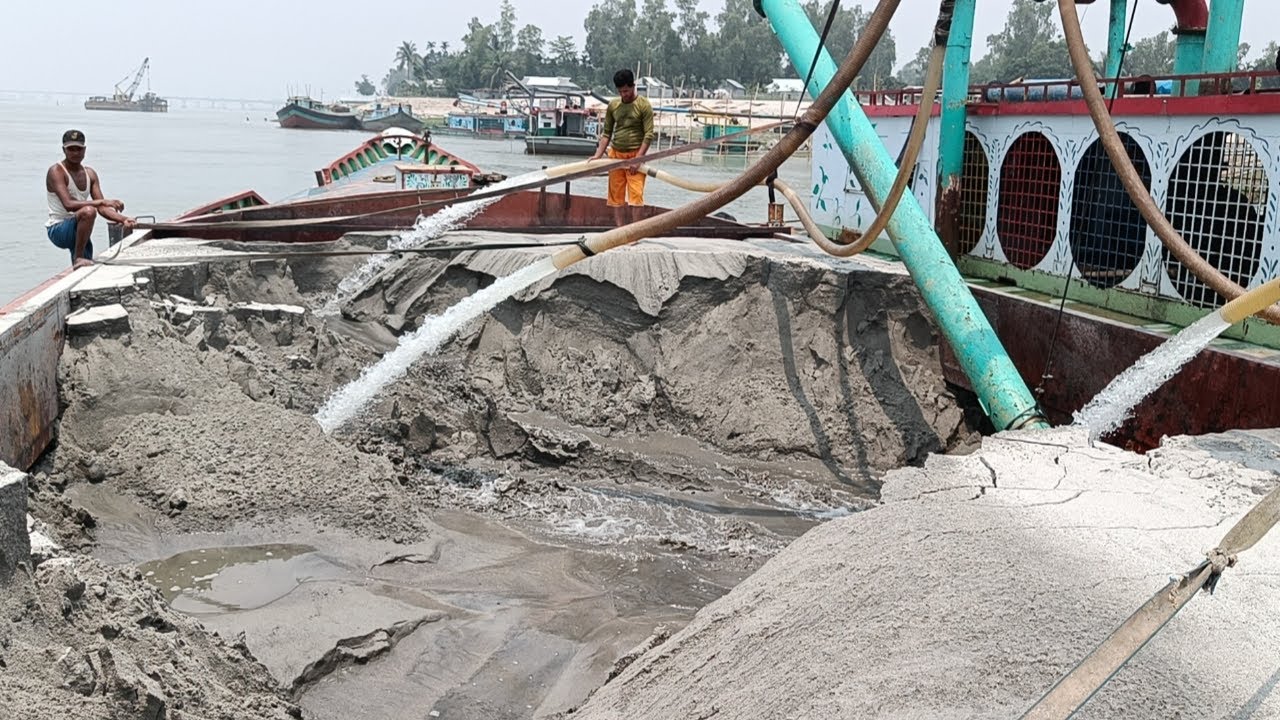 Unloading of Sand to Bulkhead Ships From Jamuna River - YouTube