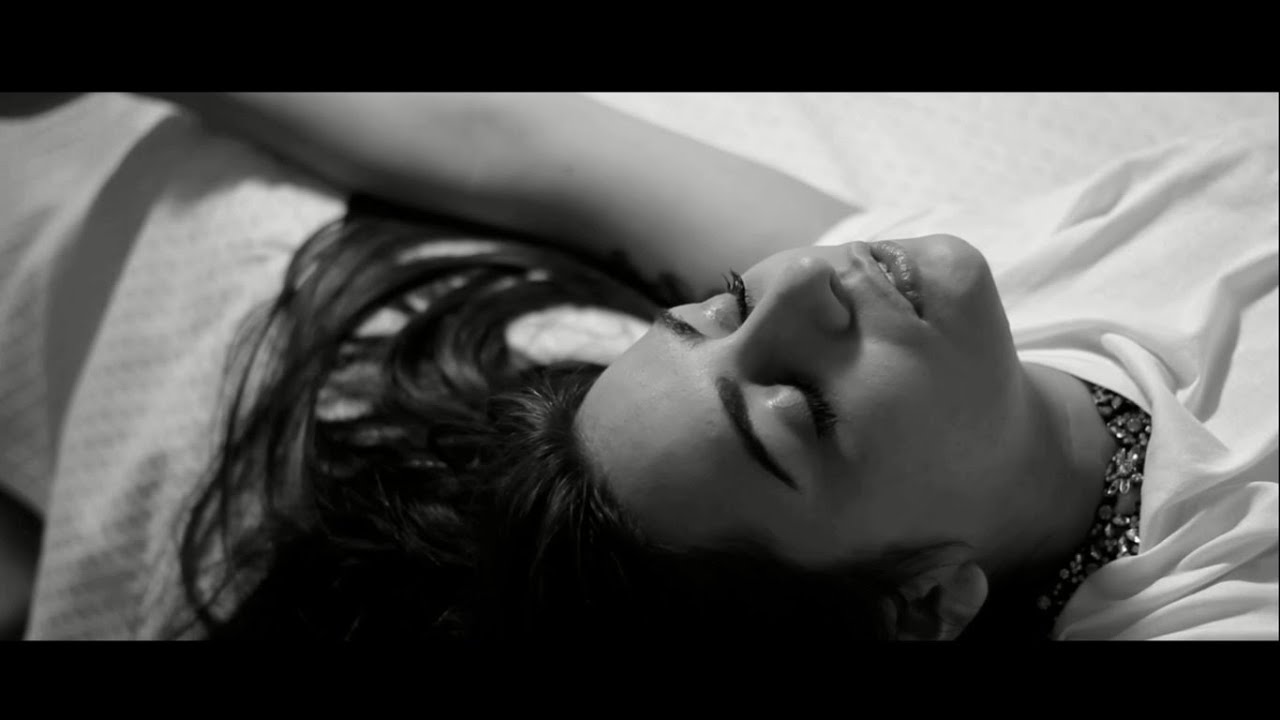 Runnin' (Lose It All) - (music video - Cover by Paula Varela)